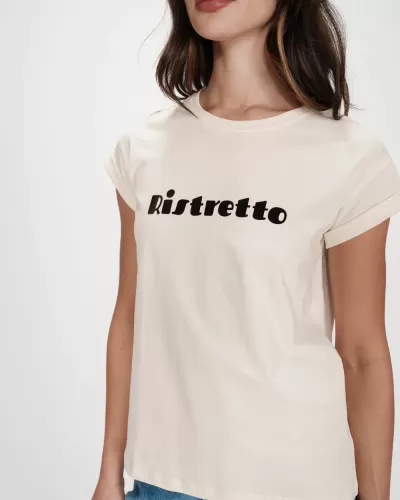T-shirt creme com estampa preta Ristretto, mangas curtas e bainha dobrada.