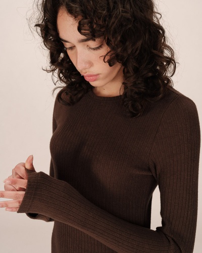 Camisola castanha de malha canelada com manga comprida