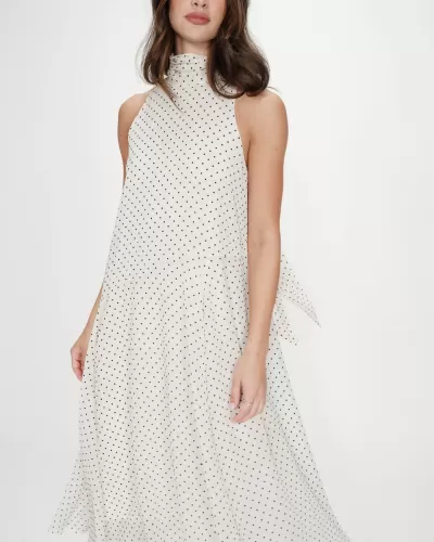 Vestido branco com pequenos pontos pretos e gola alta
