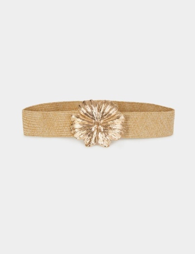 Cinto bege com fivela dourada em forma de flor