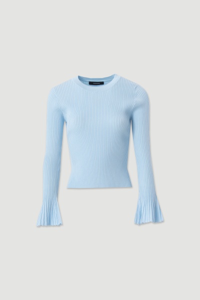 Camisola de malha azul clara com mangas compridas e gola redonda