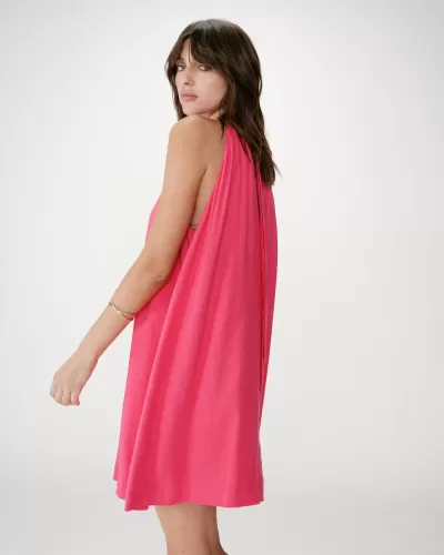Vestido rosa vibrante sem mangas com corte largo e gola alta