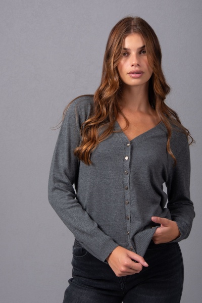 Camisola feminina cinzenta de malha com botões e gola em V