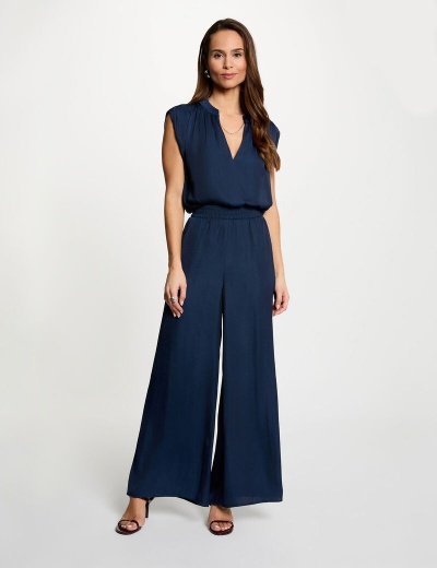 Macacão azul escuro feminino com calças largas e decote em V