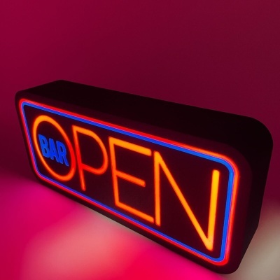 letreiro luminoso LED com texto 'BAR OPEN' em caixa preta com fundo rosa