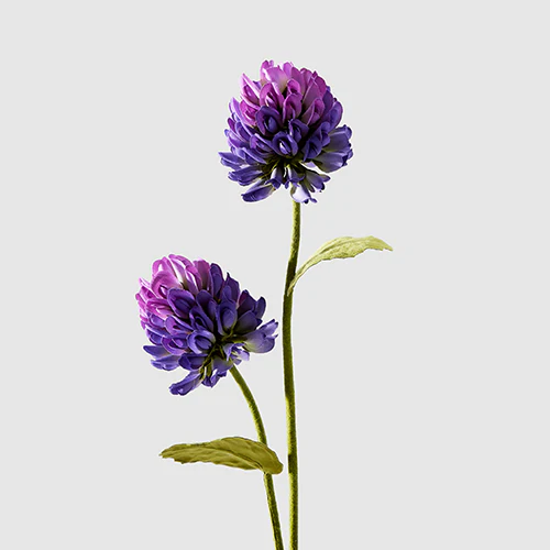 Flor artificial com flores roxas e folhas verdes
