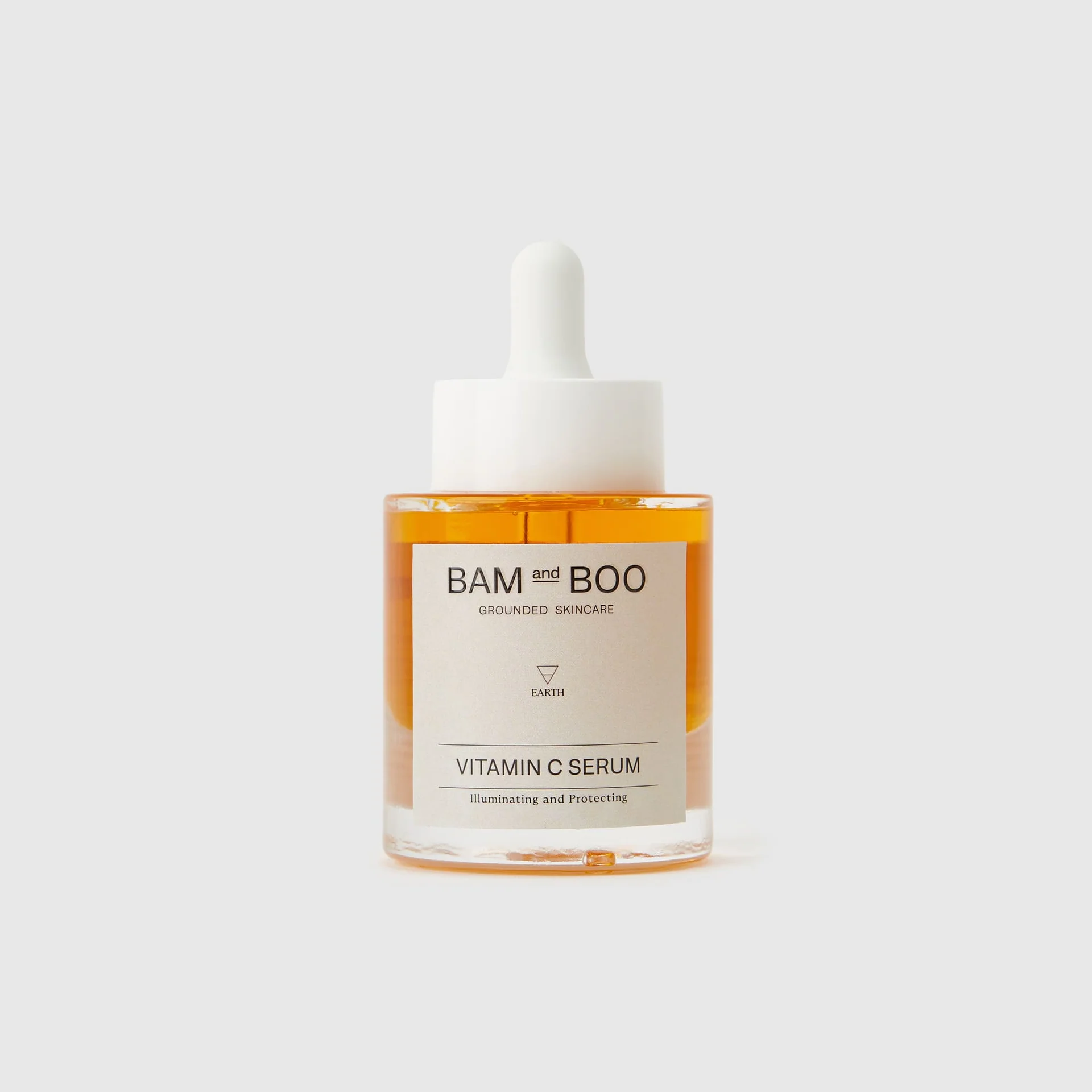 Frasco com vitamina C serum BAM and BOO com conta-gotas e líquido laranja.