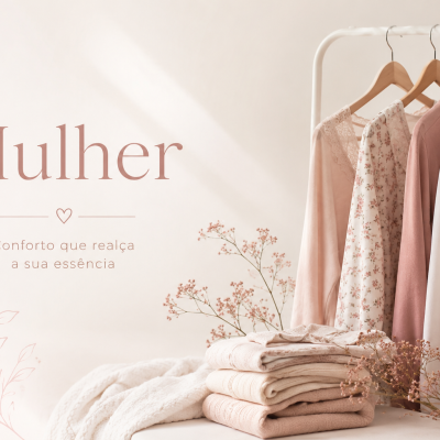 Roupas femininas em tons pastel penduradas num cabide branco com roupas dobradas e flores decorativas.