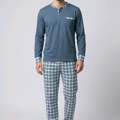 Pijama masculino azul e xadrez com calças e camisola combinando