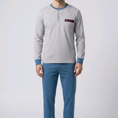 Pijama masculino cinzento com padrão e detalhes azuis e vinho