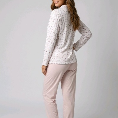 Pijama feminino com camisola branca de flores pequenas e calças rosa claro