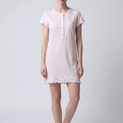 Camisola feminina rosa claro com botões e renda