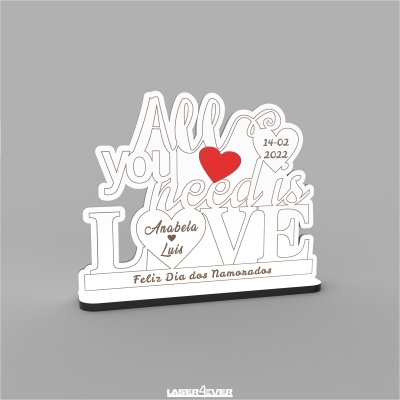 Placa decorativa em acrílico branco com texto e coração vermelho