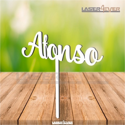 Topo de bolo branco com o nome Afonso em letra cursiva