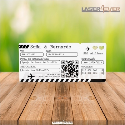 Bilhete de embarque para Sofia & Bernardo com detalhes de voo e código QR