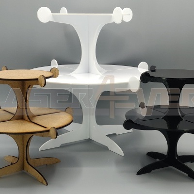 Expositores multi-níveis em madeira nas cores preto, branco e cru