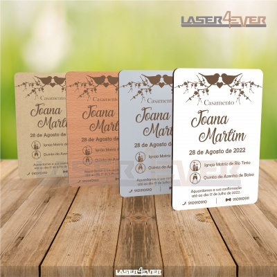 Convites de casamento coloridos com design de pássaros e galhos, nomes Joana e Martim, data 28 de Agosto de 2022