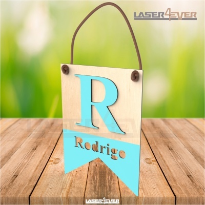 Placa personalizada de madeira e acrílico com nome Rodrigo