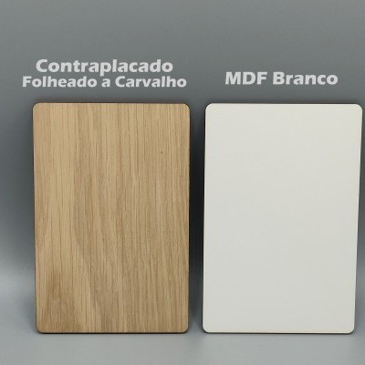 Painéis de contraplacado folheado a carvalho e MDF branco