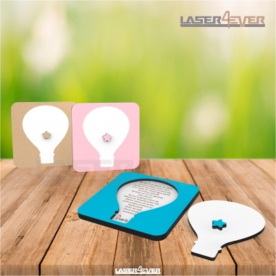 Suportes para livros em forma de balão de madeira colorida com estrelas no centro