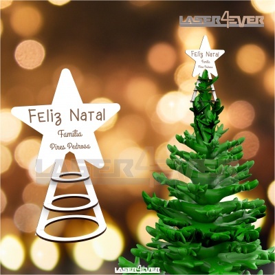 Árvore de Natal verde com topo em estrela branca e texto Feliz Natal