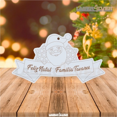 Placa decorativa de Natal branca com imagem de Pai Natal e texto 'Feliz Natal Família Tavares'