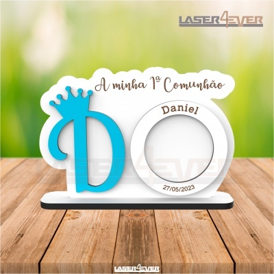 Peça decorativa personalizada para A minha 1ª Comunhão com nome Daniel e data 27/05/2023 em madeira e pintura azul.
