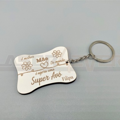 Porta-chaves metálico prateado com texto gravado e floral