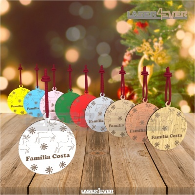 Etiquetas decorativas coloridas redondas para árvore de Natal com texto 'Familia Costa' e 'Familia'