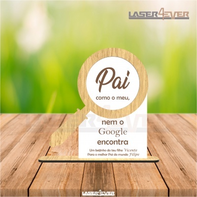 Placa decorativa em madeira com texto para pai em português