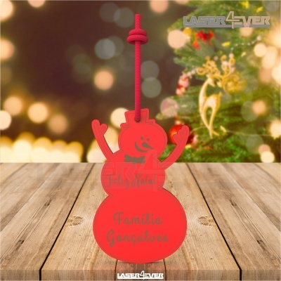 Enfeite de Natal vermelho boneco de neve com texto 'Feliz Natal' e 'Família Gonçalves'