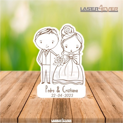 Veio decorativo de acrílico com desenho casal noivos e texto Pedro & Cristiana 22-04-2023