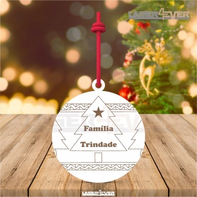 Enfeite de Natal redondo com cordão vermelho e texto Família Trindade