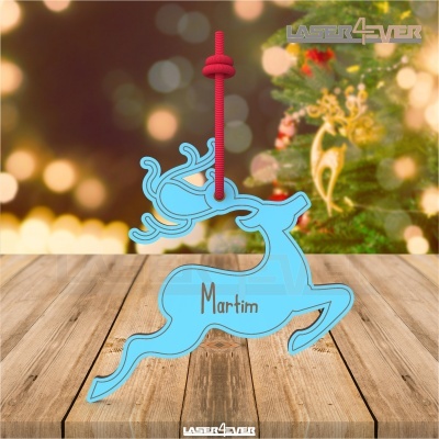 Enfeite de rena azul claro com nome Martim e cordão vermelho
