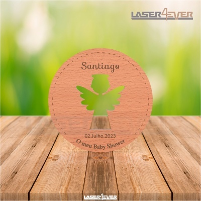 Disco decorativo redondo em madeira com anjo recortado e texto gravado