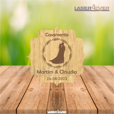 Placa decorativa de madeira para casamento com gravação a laser