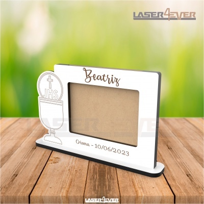 Moldura de fotografia branca com base preta e gravações a laser para cerimónia religiosa