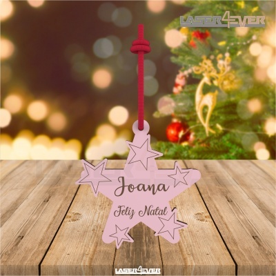 Enfeite de Natal estrela rosa com nome Joana e texto Feliz Natal pendurado