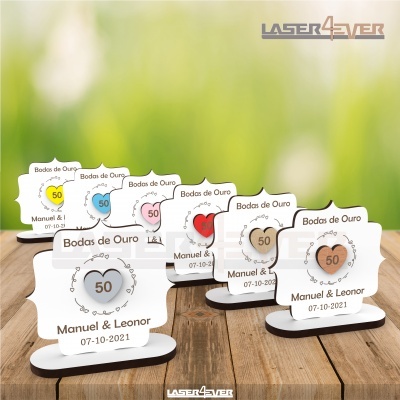 Placas decorativas coloridas para Bodas de Ouro com nomes e data