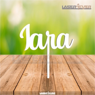 Topo de bolo em acrílico branco com nome 'Lara'