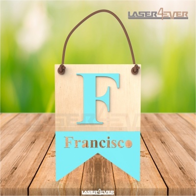 Placa decorativa com letra F azul e nome Francisco em madeira