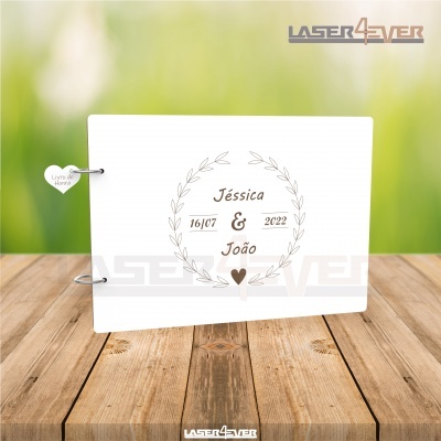 Livro de assinaturas personalizado branco com nomes e datas gravados a laser