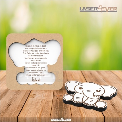 Convite infantil de madeira em forma de elefante com texto gravado