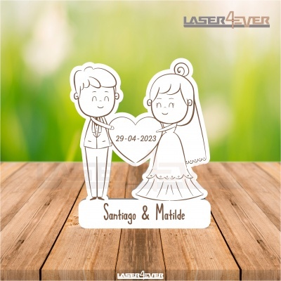 Figura decorativa acrílico de noivo e noiva com data e nomes