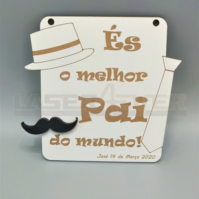 Placa decorativa para o Dia do Pai com texto e acessórios de chapéu, bigode e gravata