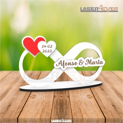Decoração de infinito branco com corações e nomes Afonso & Marta