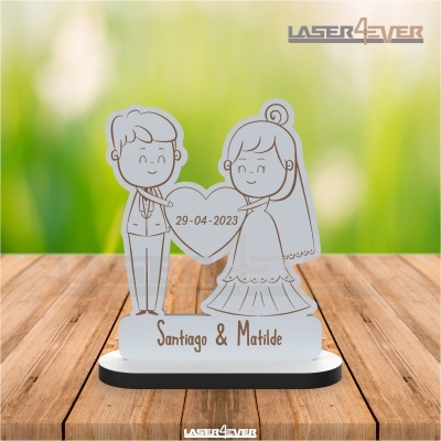 Figura decorativa acrílica de noivo e noiva com coração e texto
