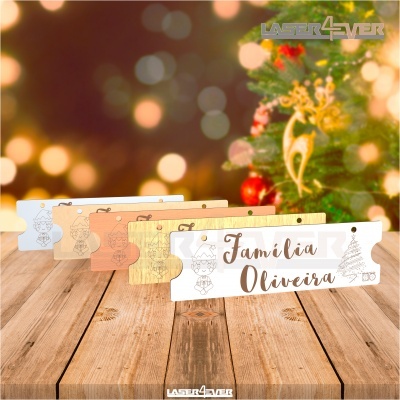Placas decorativas de madeira com gravações a laser para Natal em várias cores