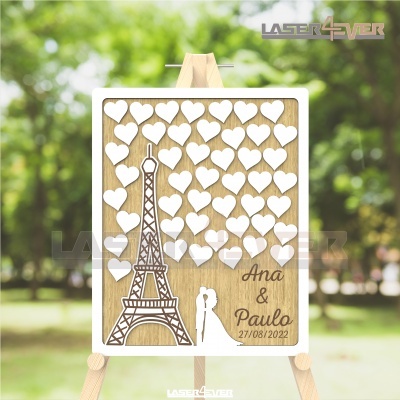 Placa decorativa em madeira com Torre Eiffel, corações e nomes Ana & Paulo com data