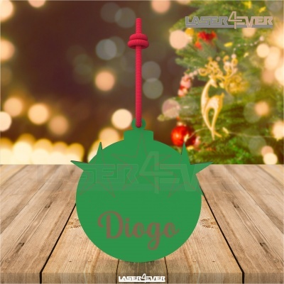 Enfeite de Natal verde com nome Diogo pendurado